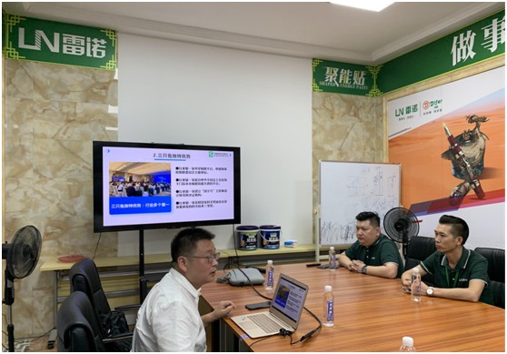 三只兔總裁韓軍一行蒞臨雷諾瓷磚膠參觀考察，初步達(dá)成合作意向