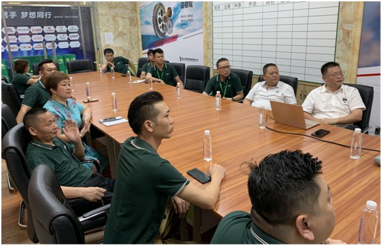 三只兔總裁韓軍一行蒞臨雷諾瓷磚膠參觀考察，初步達(dá)成合作意向