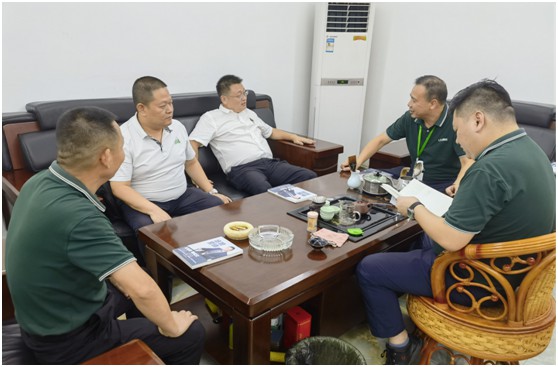 三只兔總裁韓軍一行蒞臨雷諾瓷磚膠參觀考察，初步達(dá)成合作意向